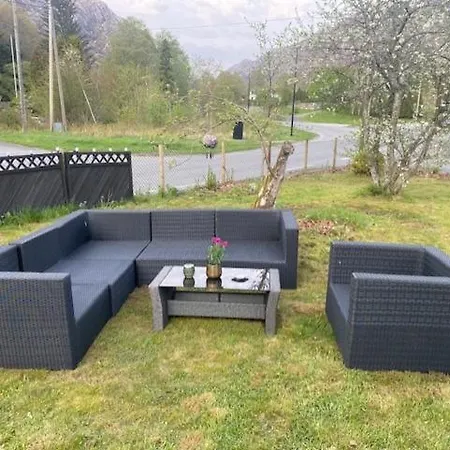 Lokka,summer Cabin! אכסניה